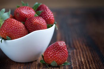 strawberries-frisch-ripe-sweet-89778